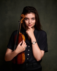 Andrijana Durmi&scaron;ević, violin